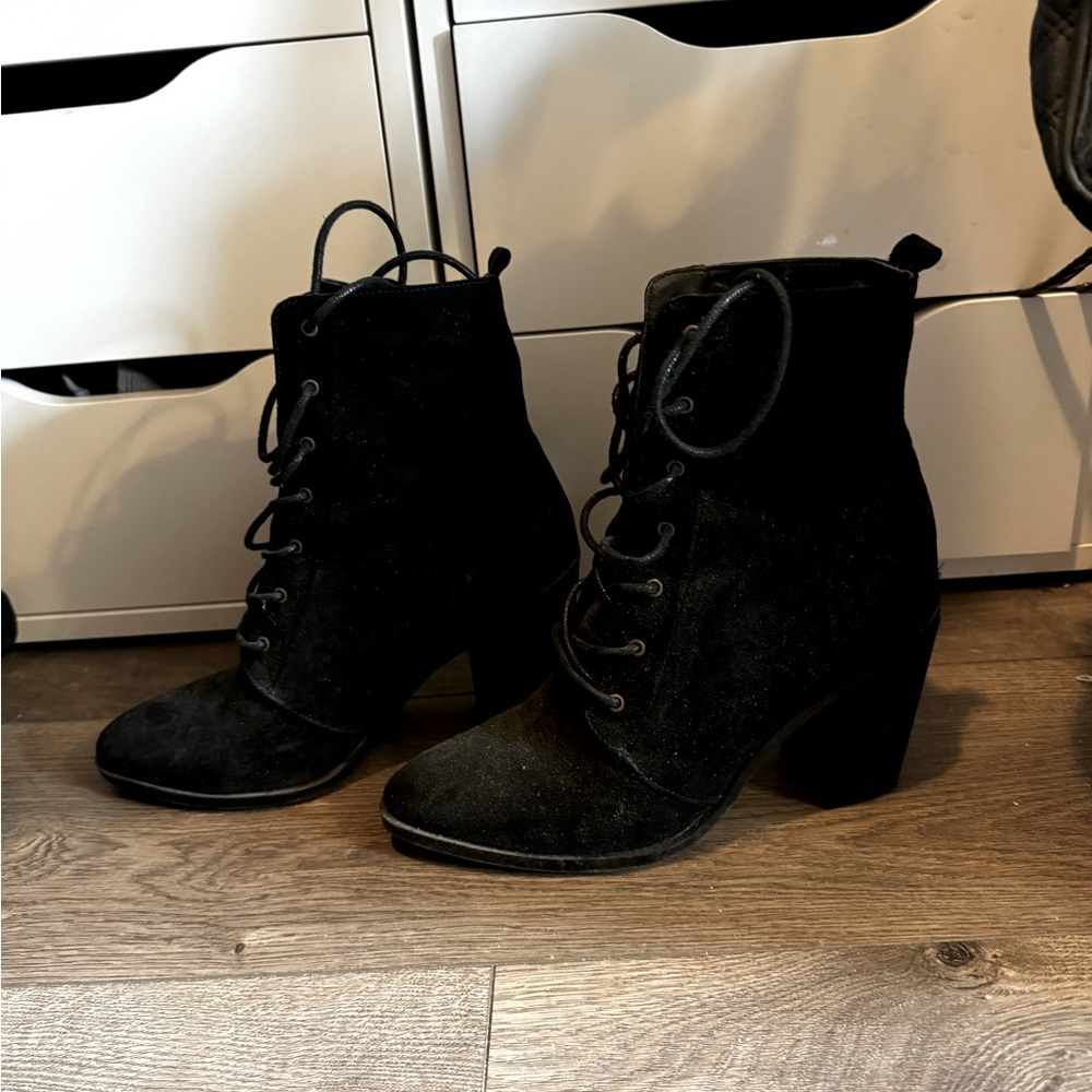 Black lace heel boots